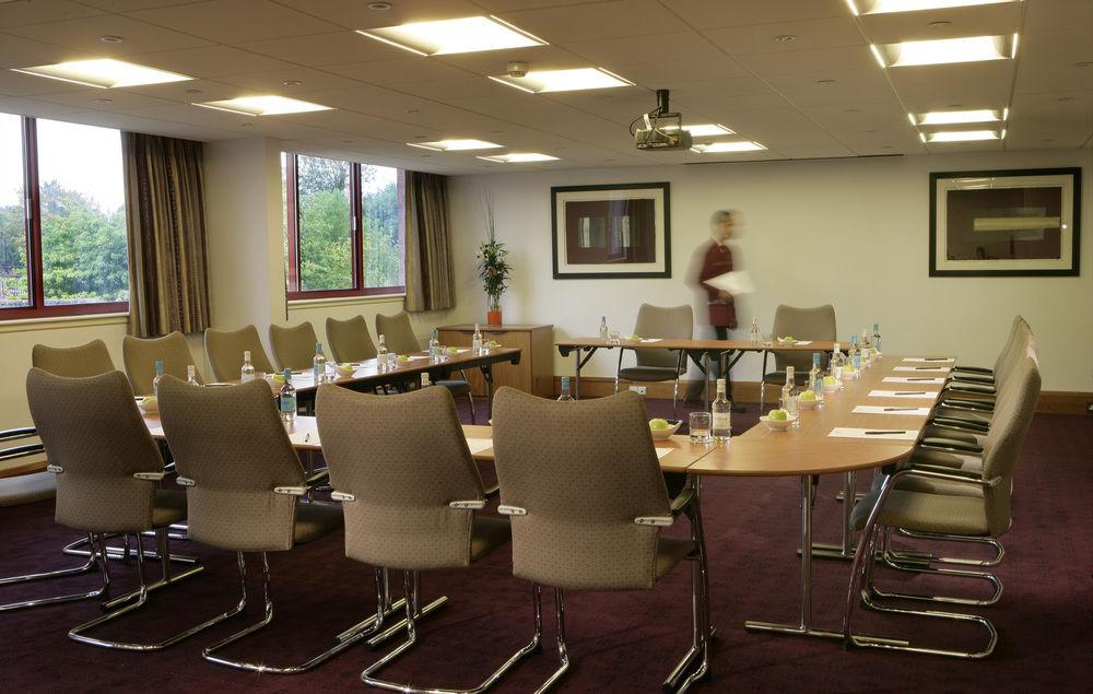 Delta Hotels By Marriott Swindon Extérieur photo