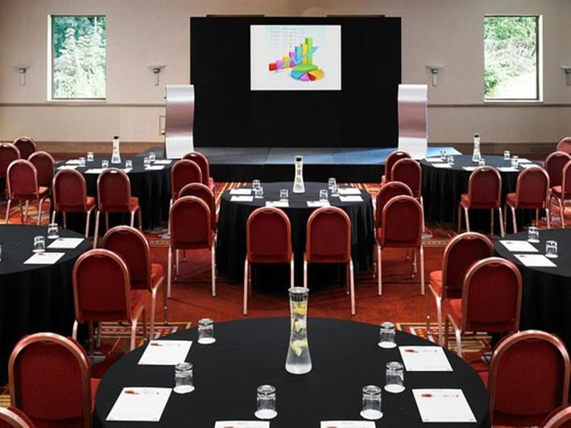 Delta Hotels By Marriott Swindon Extérieur photo