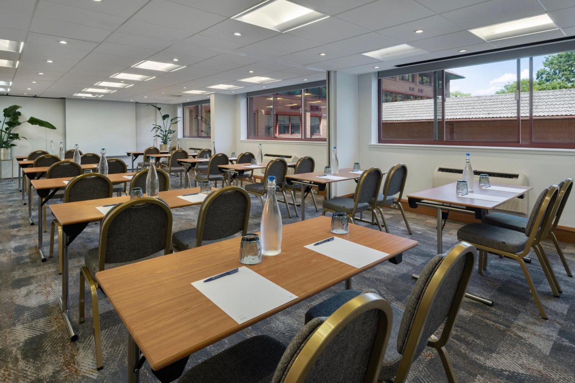 Delta Hotels By Marriott Swindon Extérieur photo