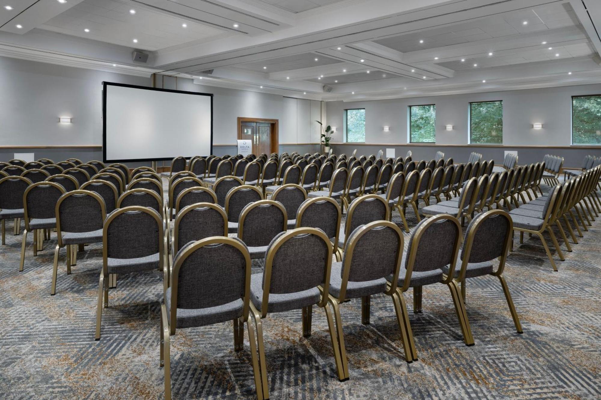 Delta Hotels By Marriott Swindon Extérieur photo