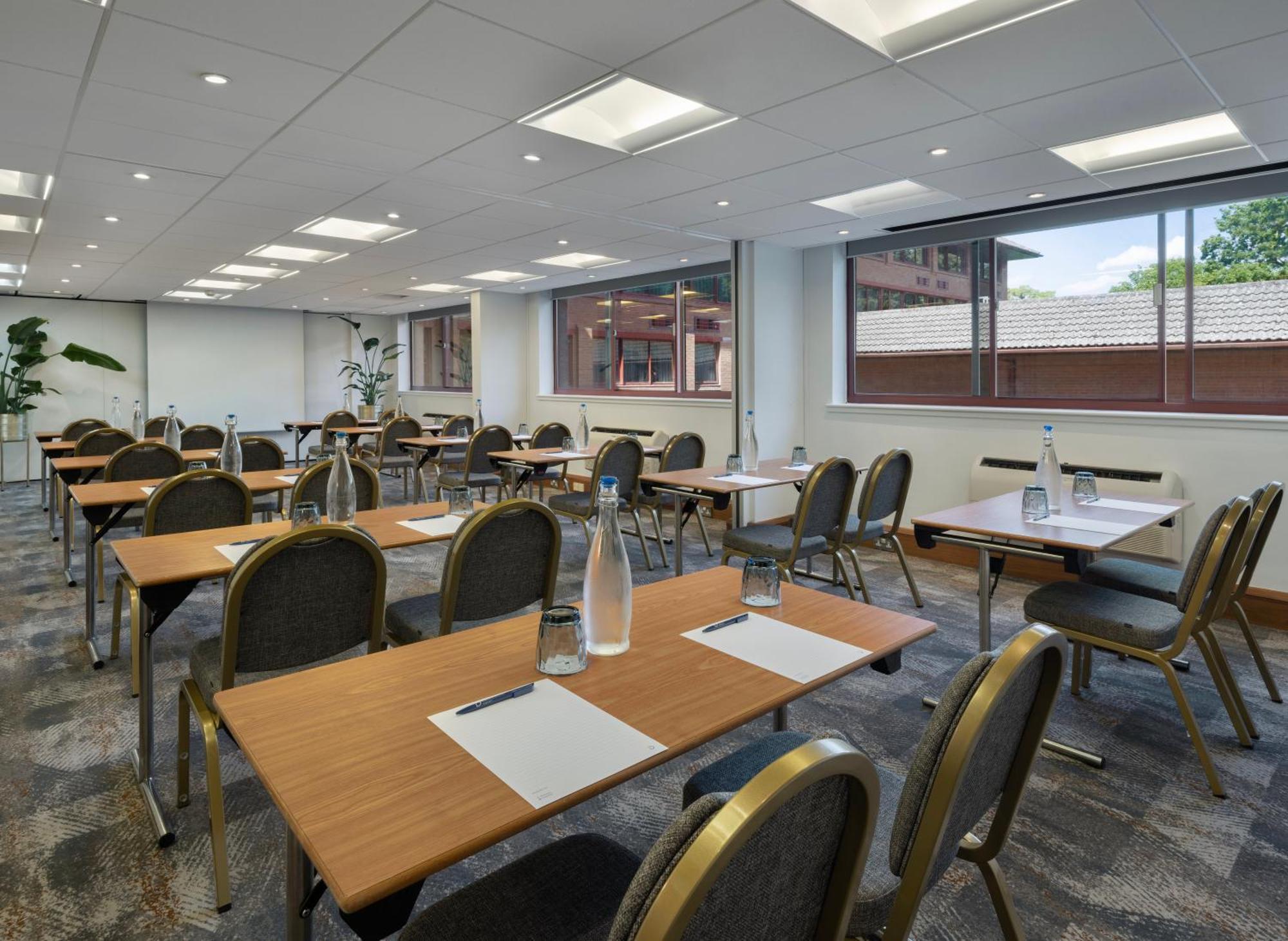 Delta Hotels By Marriott Swindon Extérieur photo