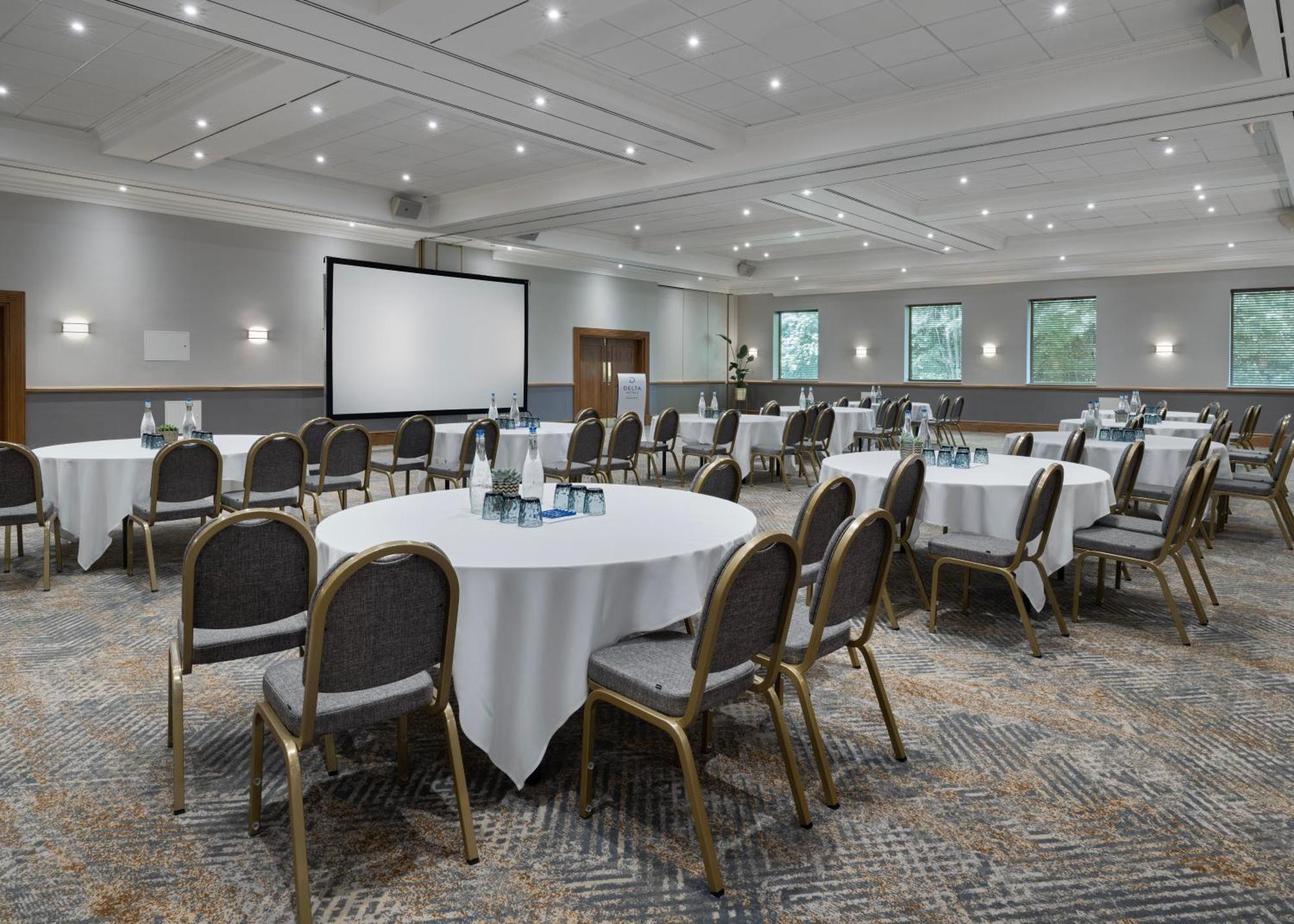 Delta Hotels By Marriott Swindon Extérieur photo