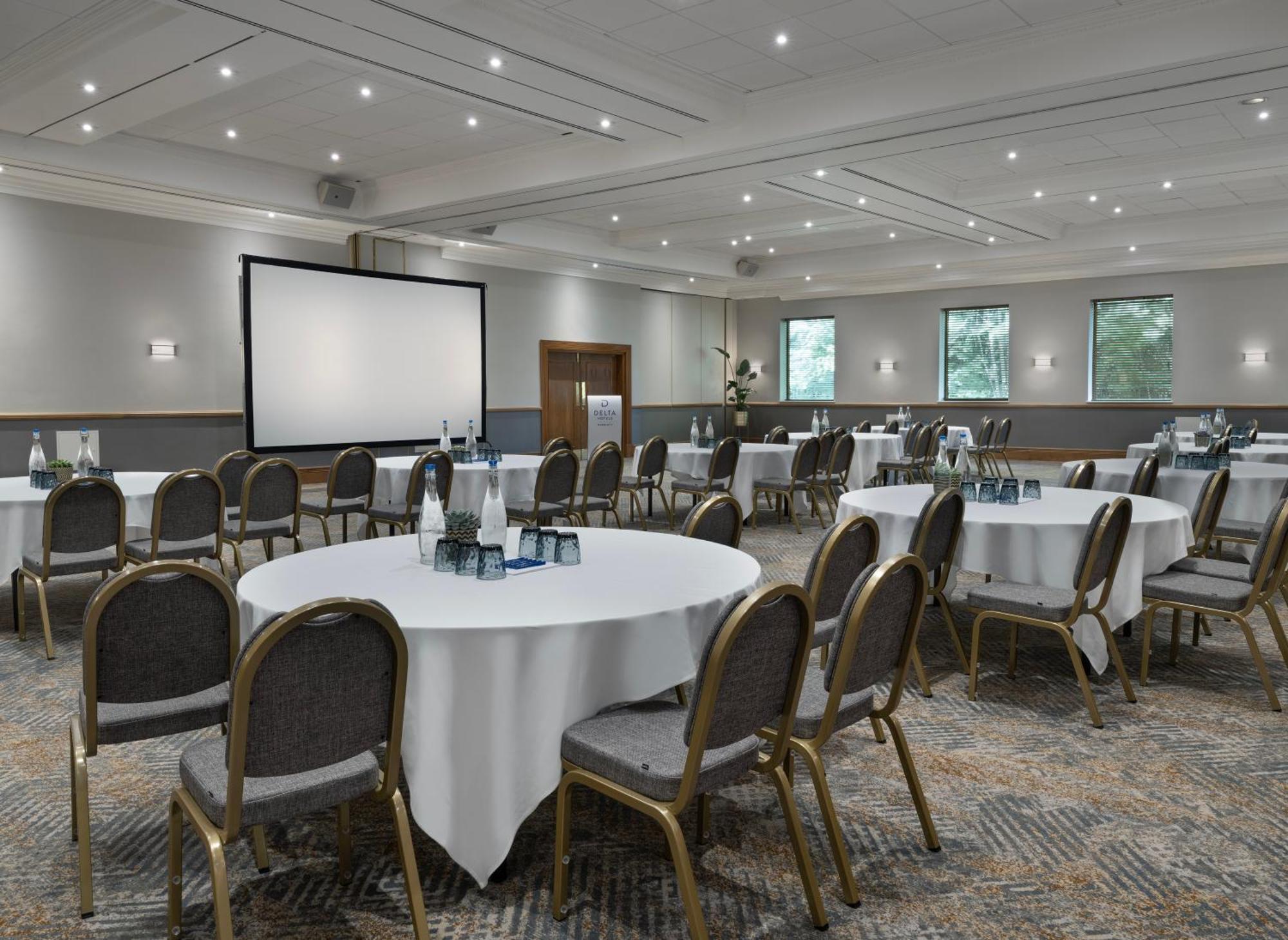 Delta Hotels By Marriott Swindon Extérieur photo