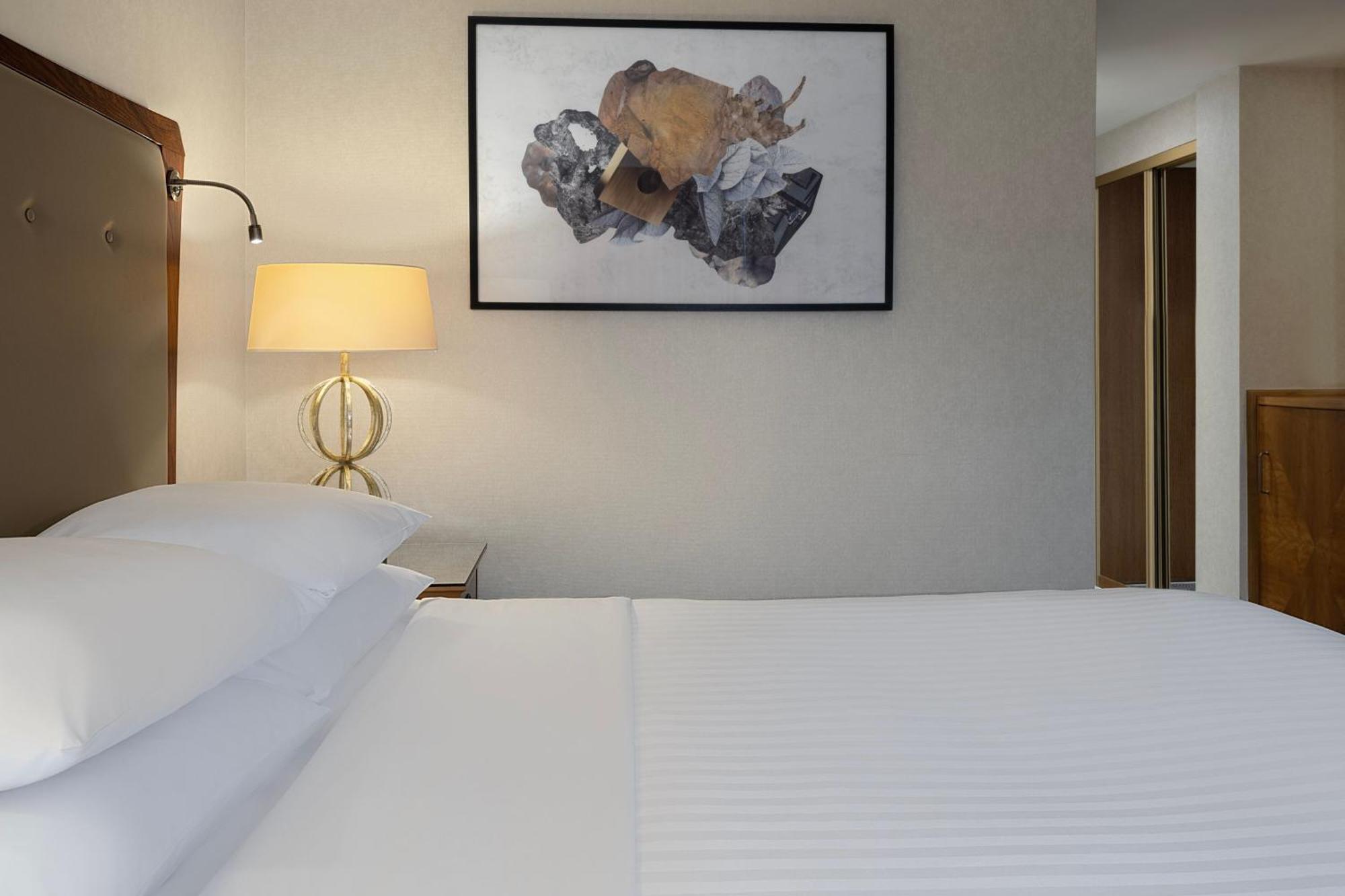 Delta Hotels By Marriott Swindon Extérieur photo
