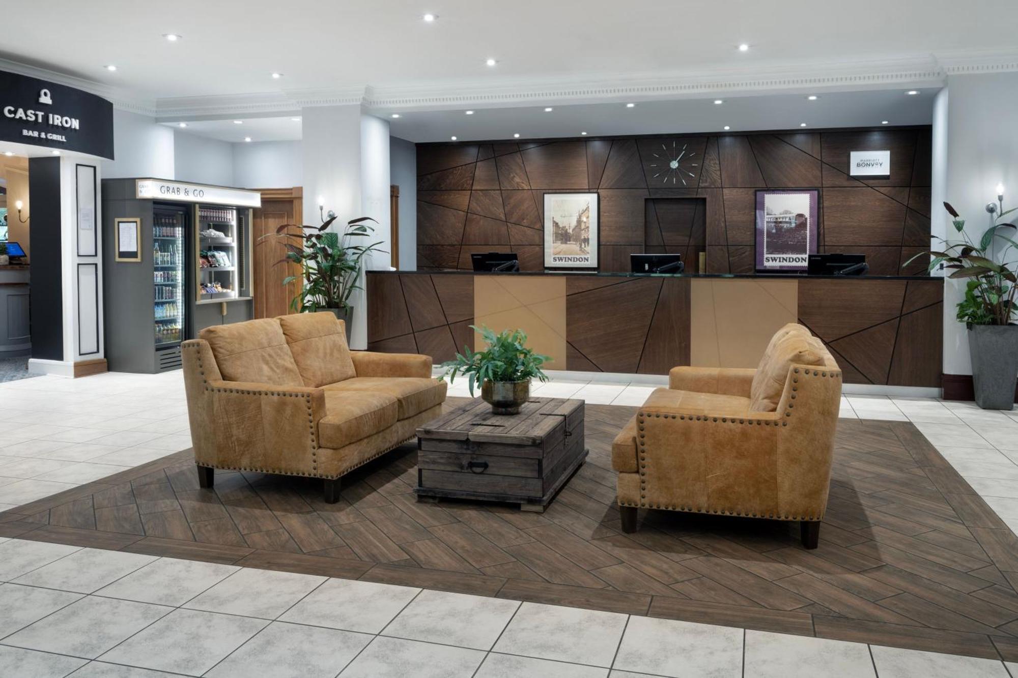 Delta Hotels By Marriott Swindon Extérieur photo