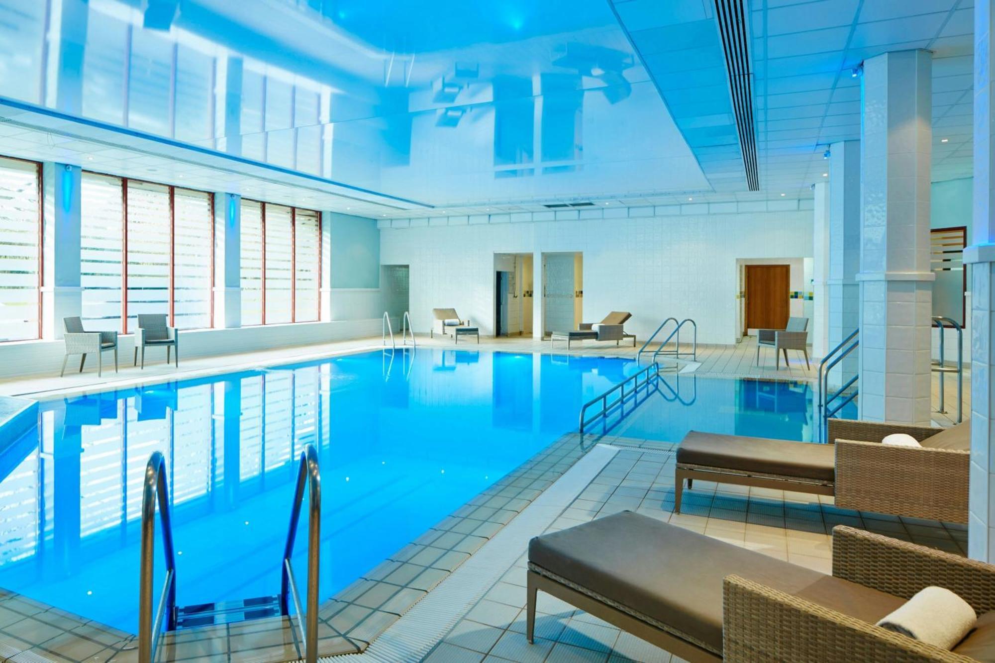 Delta Hotels By Marriott Swindon Extérieur photo