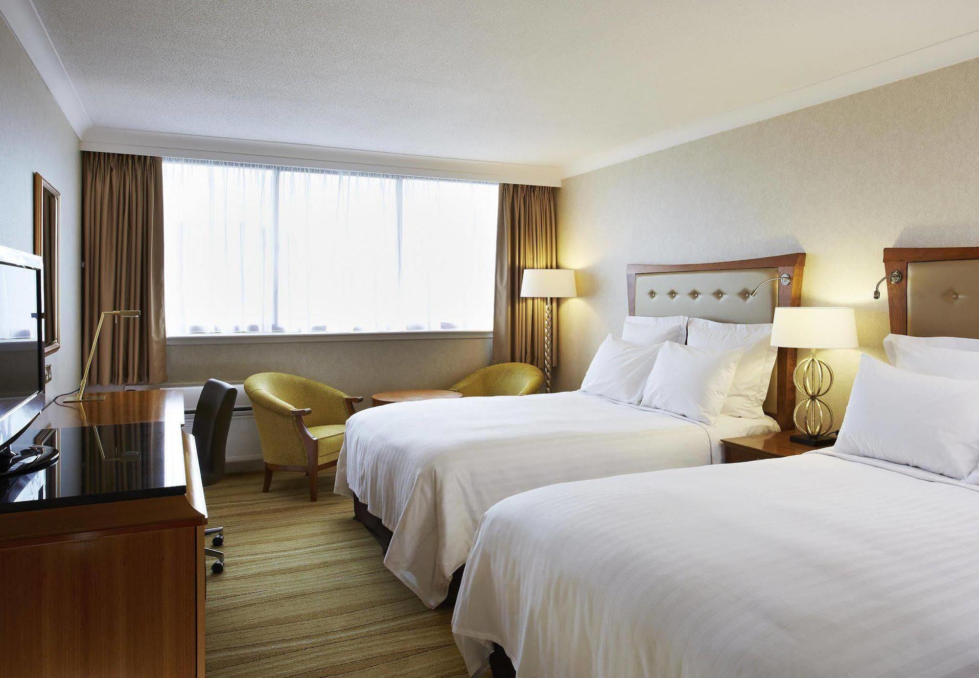 Delta Hotels By Marriott Swindon Extérieur photo