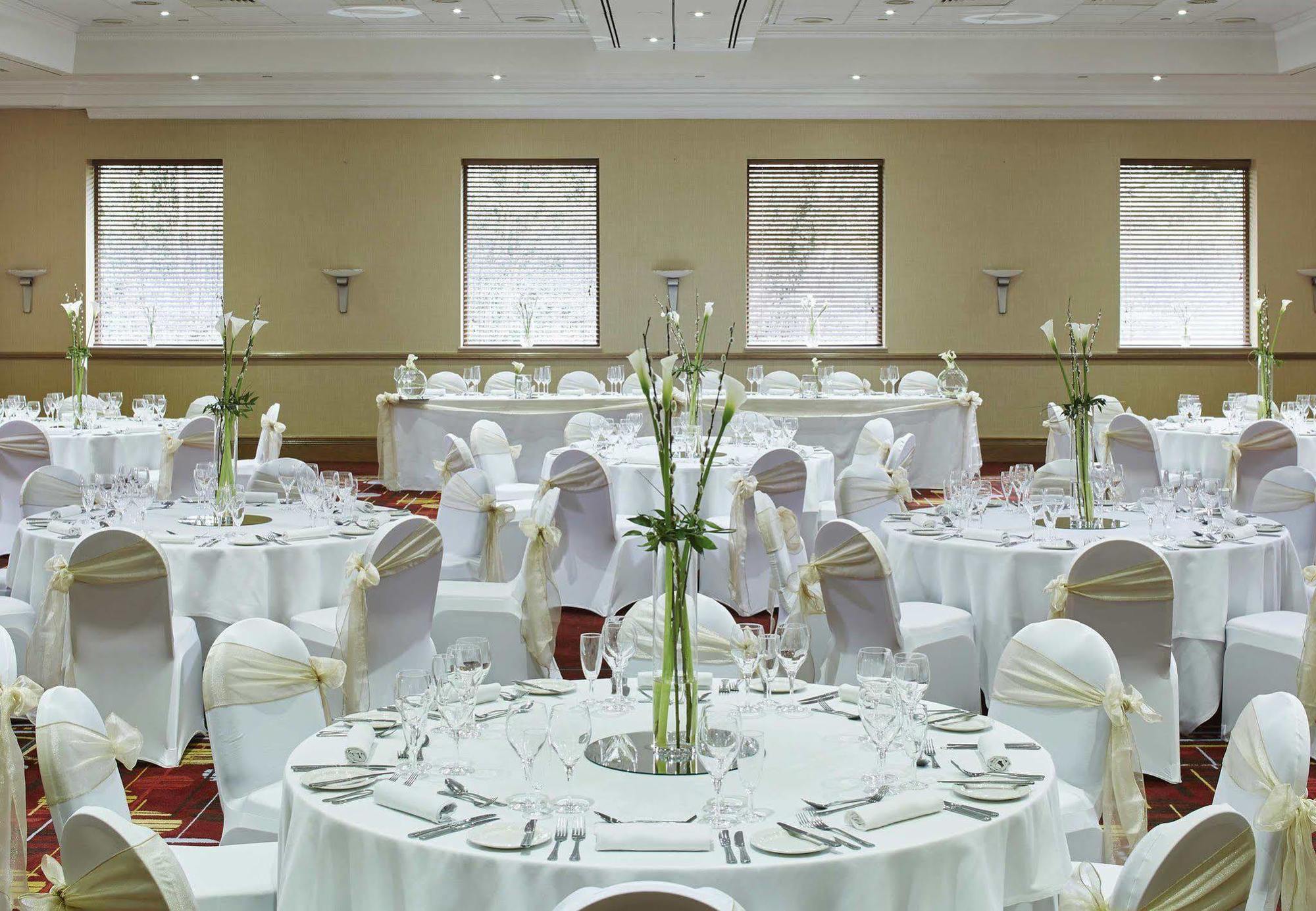Delta Hotels By Marriott Swindon Extérieur photo